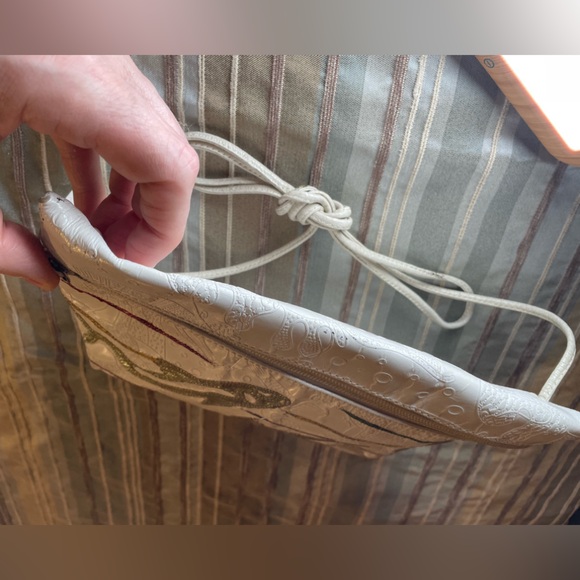 Carlos Falchi’s Rare Vintage White Leather Patchwork Fish Crossbody Bag - Picture 6 of 12